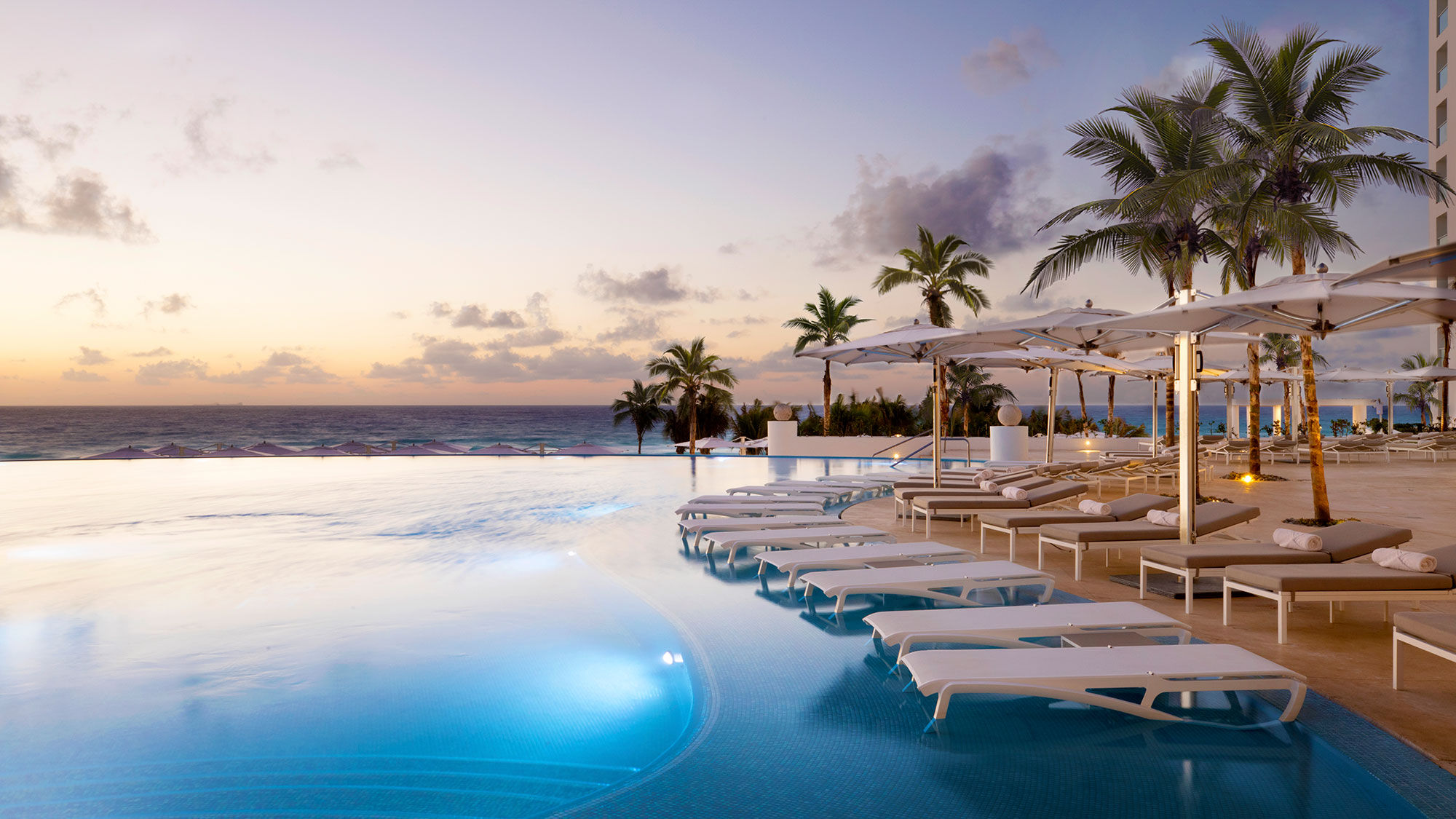 Pool at the Le Blanc Spa Resort Cancun.