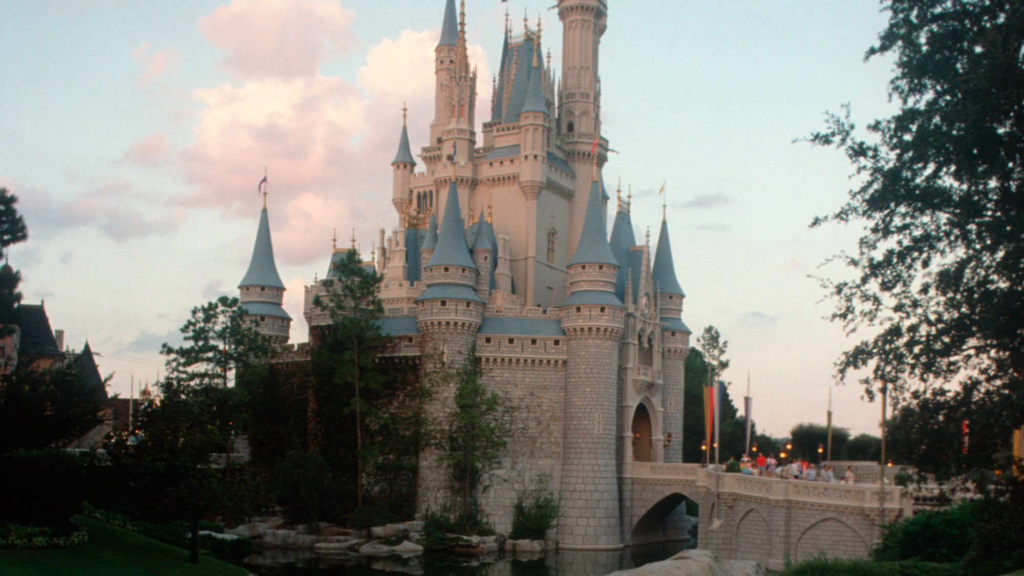 Virus crisis cost Disney $1.4 billion in fiscal Q2
