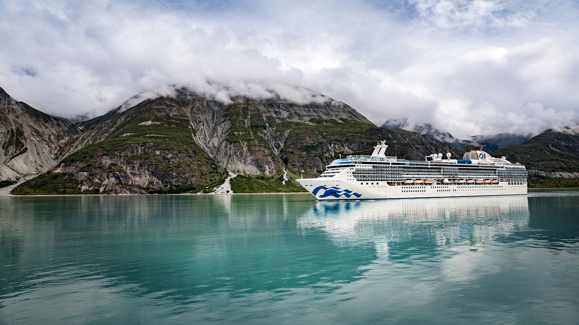Alaska cruise heavyweights cancel most of their sailings