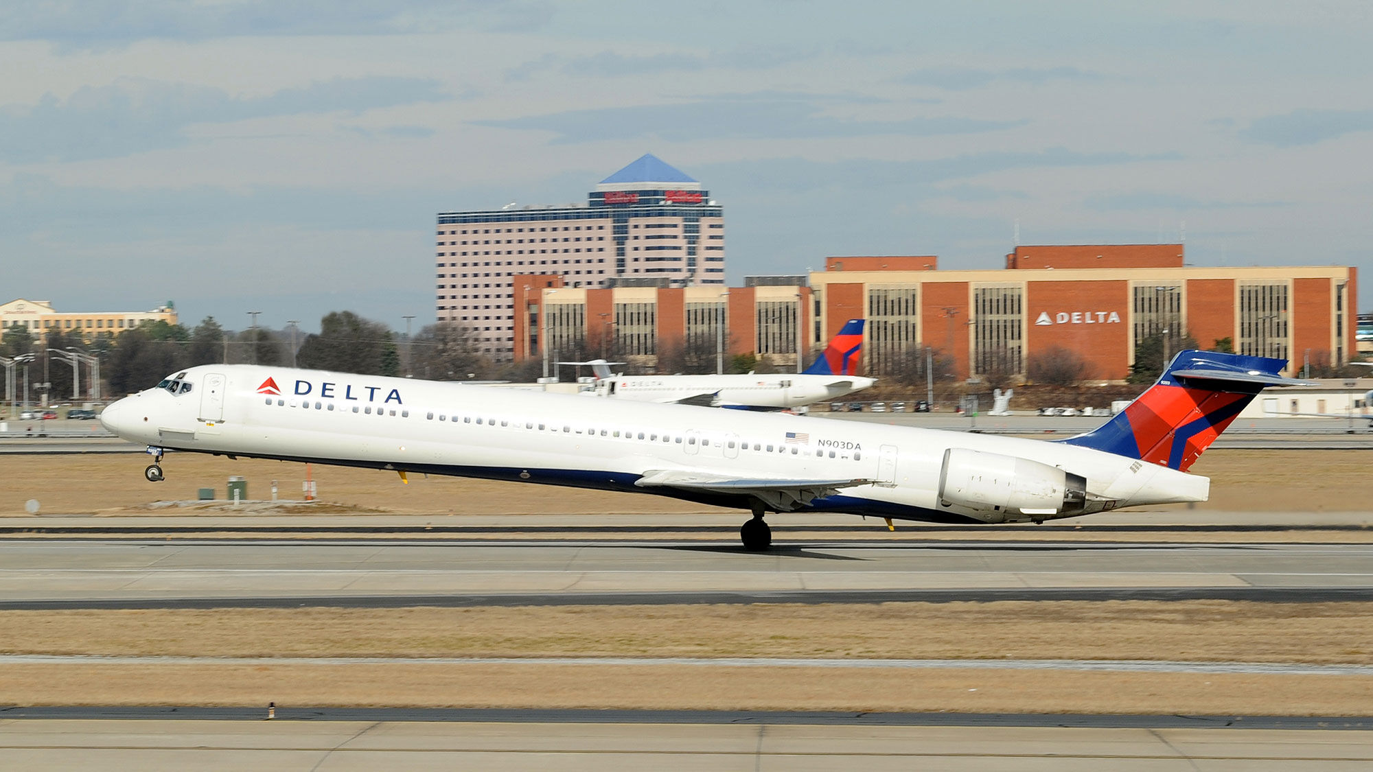 Delta bids farewell to McDonnell Douglas planes