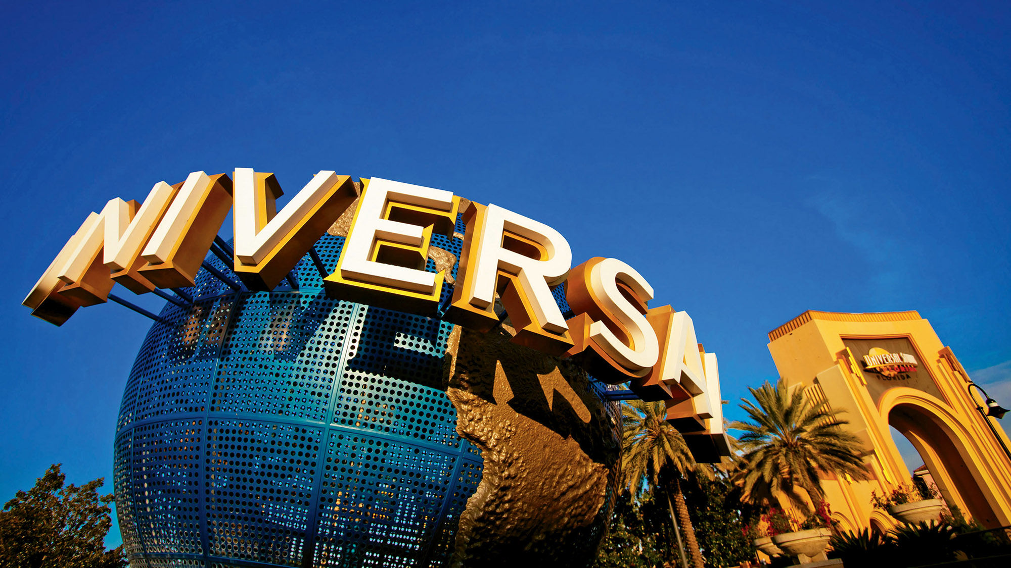 Universal theme parks' numbers tumble in Q2