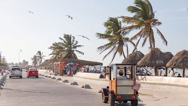 The malecon in Progreso. The malecon in Progreso.
