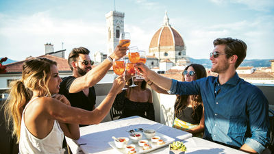 Guests on a Contiki tour in Florence, Italy.