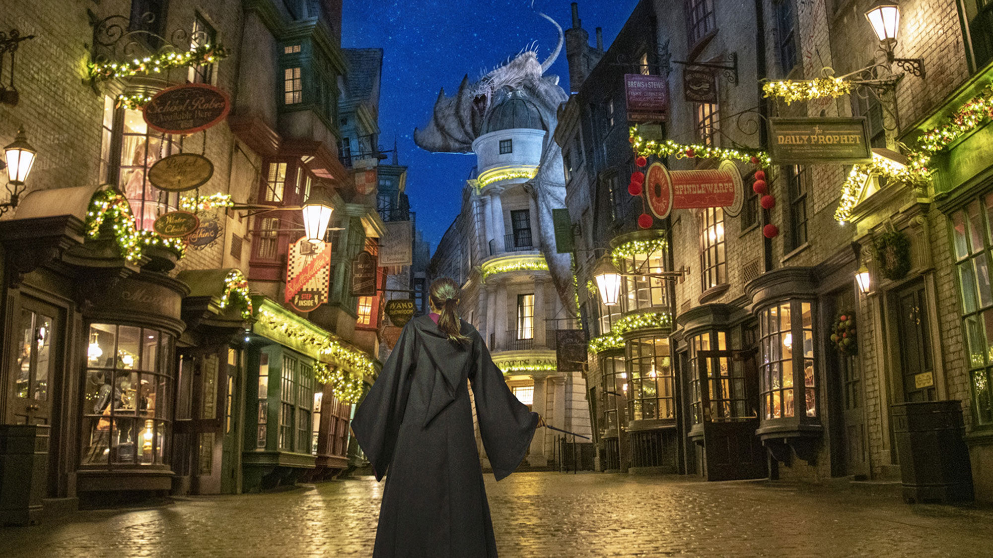 Diagon Alley will be decked out for the holidays later this month in the Wizarding World of Harry Potter at Universal Orlando Resort.