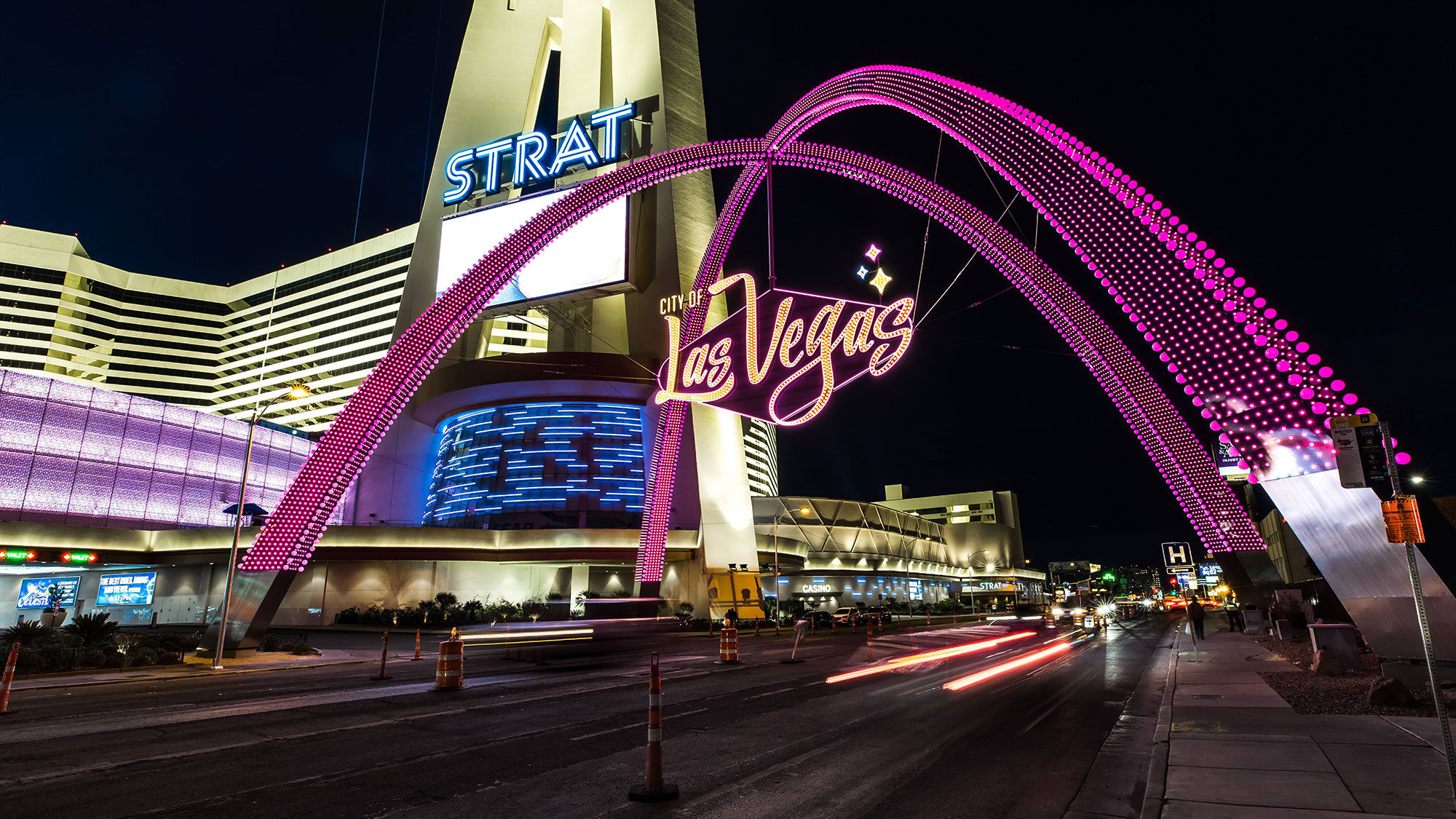 The Gateway Arches light up with 61,000 watts of power at dusk each day.