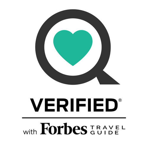 The logo for the Sharecare-Forbes Travel Guide health-security evaluation directory.