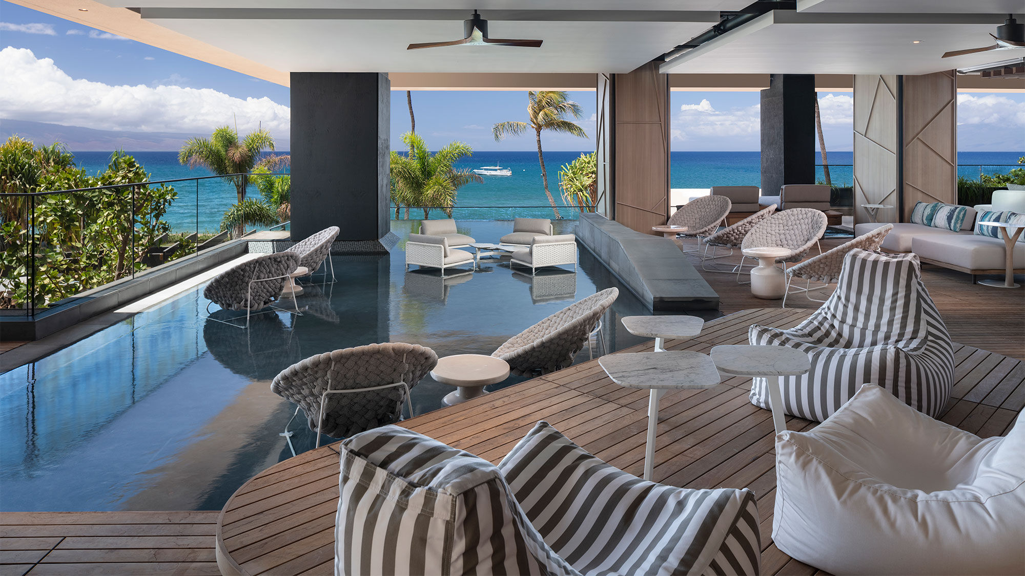 The Westin Maui Resort and Spa luxury tower Hokupaa offers exclusive access to the Lanai, which features a lounge, bar and infinity pool for tower guests.