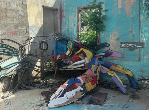 A crab sculpture, another piece of art visitors will encounter on one of Tito Bolivar’s tours of the town’s art district. A crab sculpture, another piece of art visitors will encounter on one of Tito Bolivar’s tours of the town’s art district.