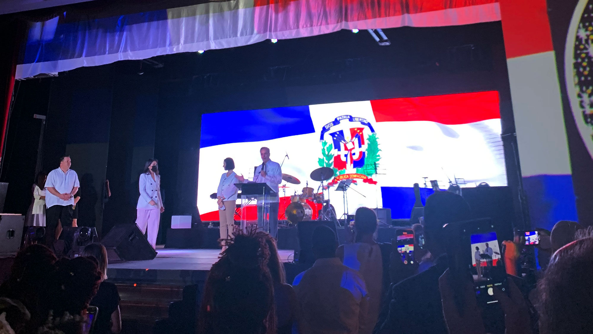 Dominican Republic president Luis Abinader addresses ALG Vacations 500 Club Silver agents at the event-closing gala in Punta Cana.