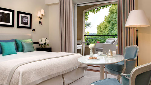 Superior room at the Domaine du Mas de Pierre in the French Riviera town of Saint-Paul-de-Vence. Superior room at the Domaine du Mas de Pierre in the French Riviera town of Saint-Paul-de-Vence.