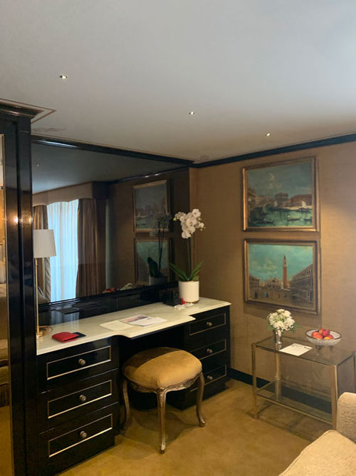 The desk area in a suite on La Venezia. The desk area in a suite on La Venezia.