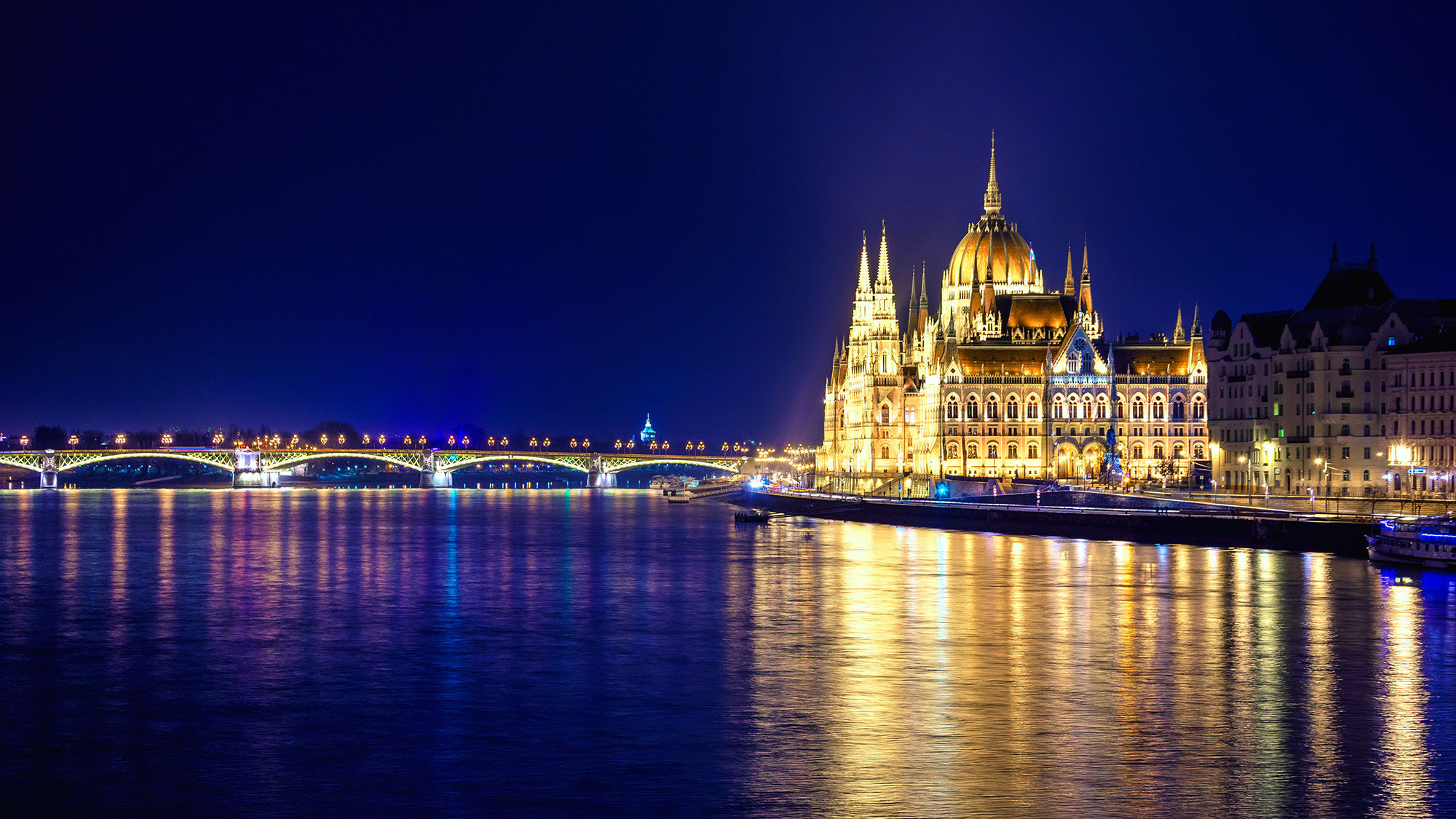 Caution in resuming illumination sailings in Budapest