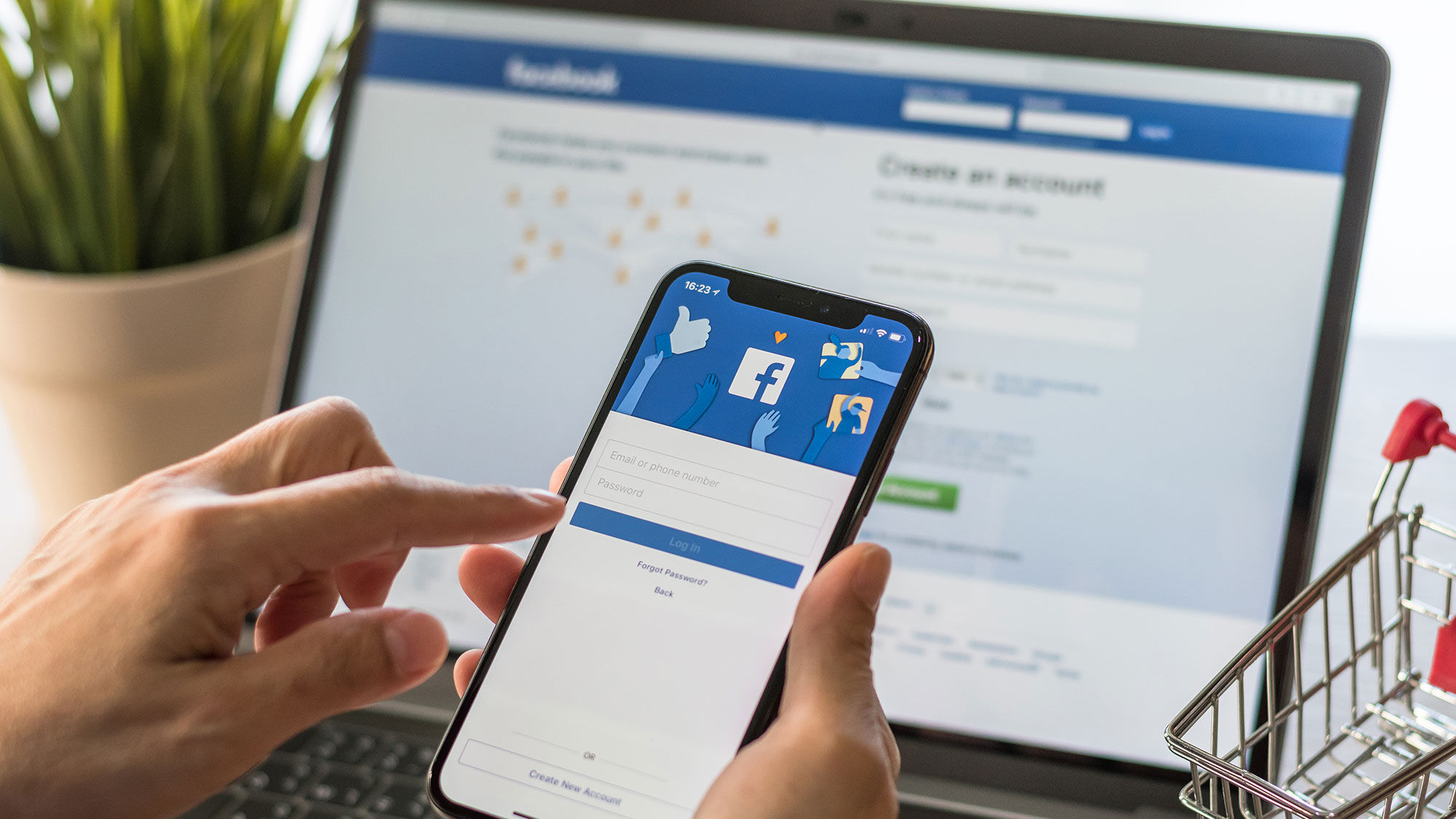 Experts urge agents to consider non-Facebook marketing efforts