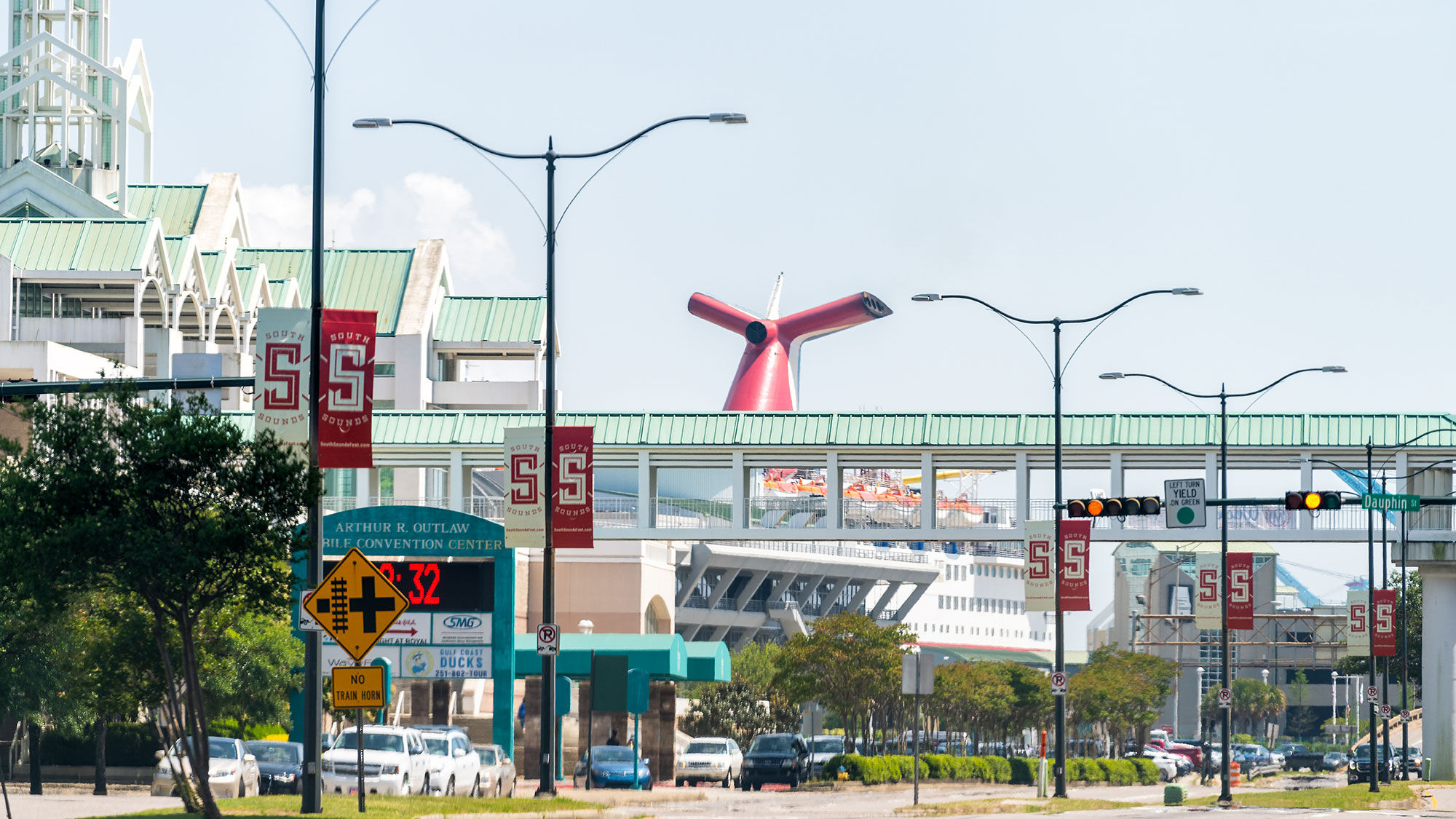 Mobile, Carnival extend agreement