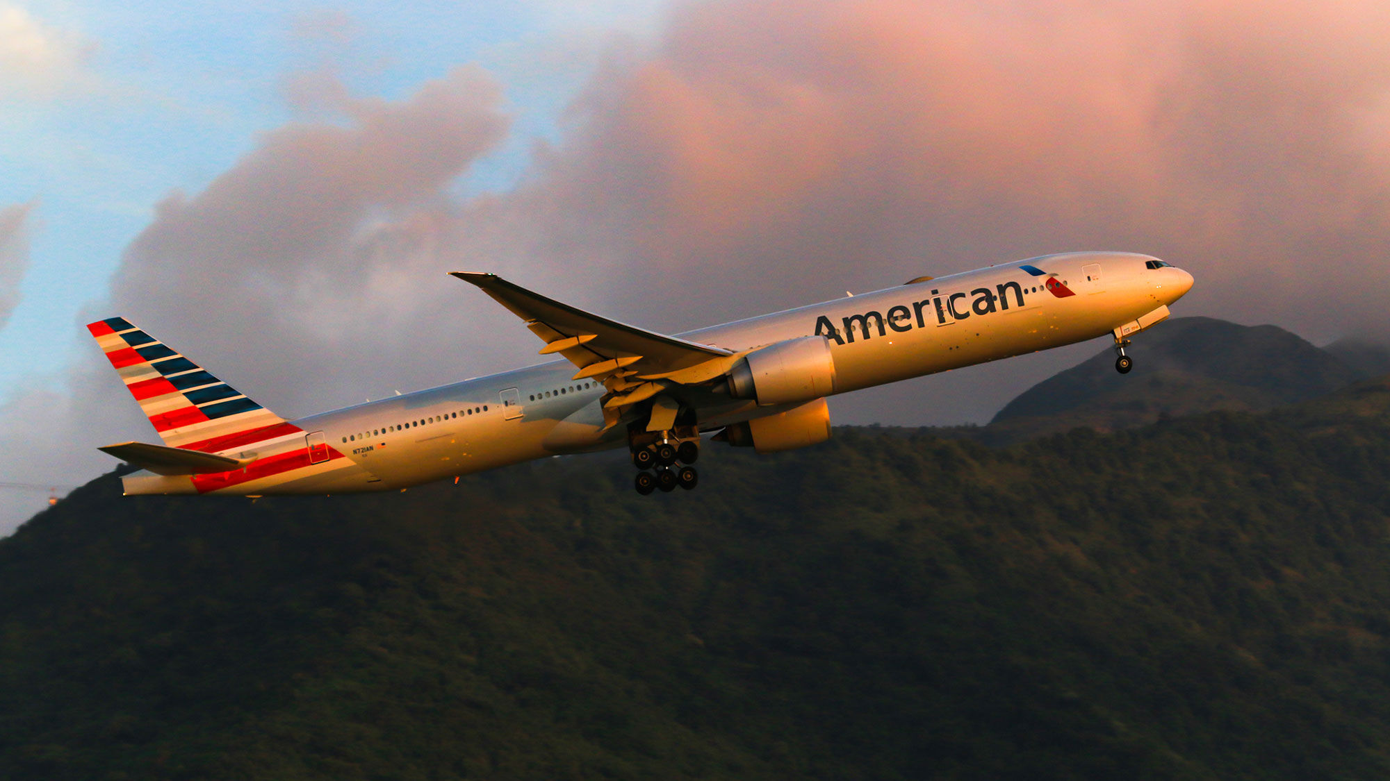 Pilots union sues American for not halting China service