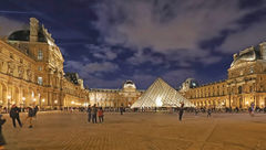 An early heat wave sweeping Europe has prompted the Louvre museum in Paris to restrict visiting hours.