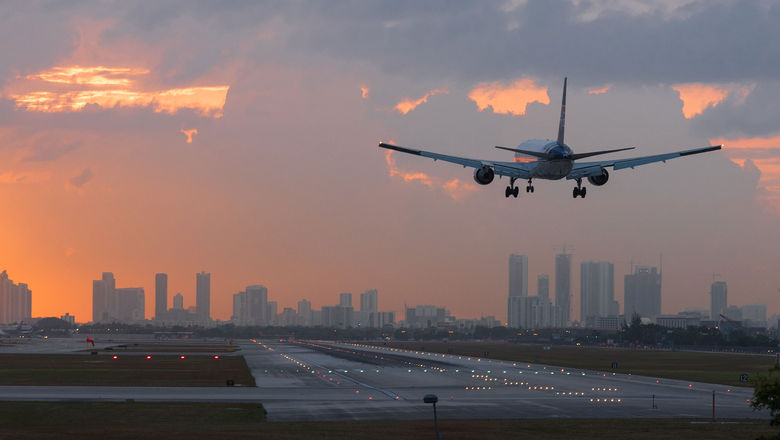 A plane coming in for a landing at Miami International Airport.