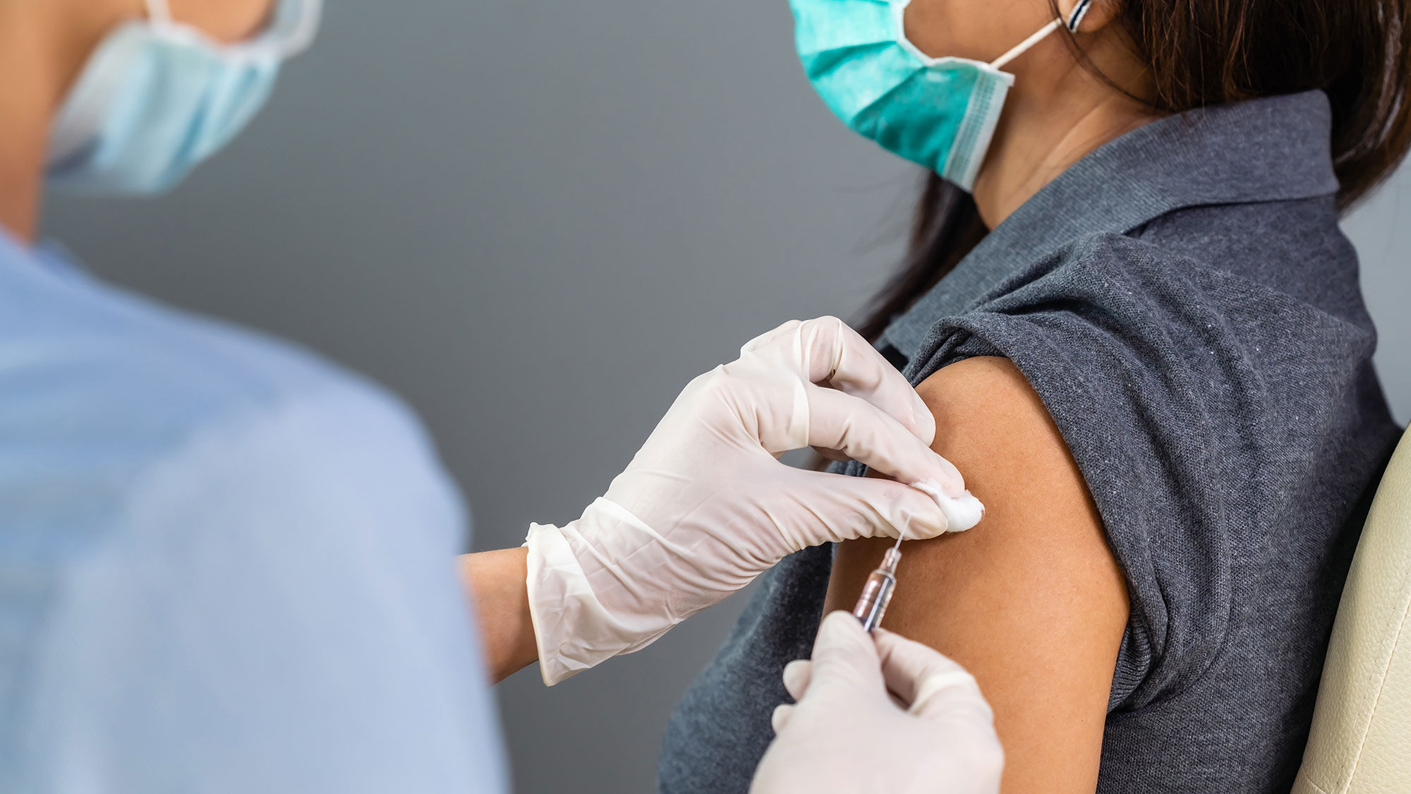 Travel groups are urging that workers in the industry be given priority for Covid vaccination.