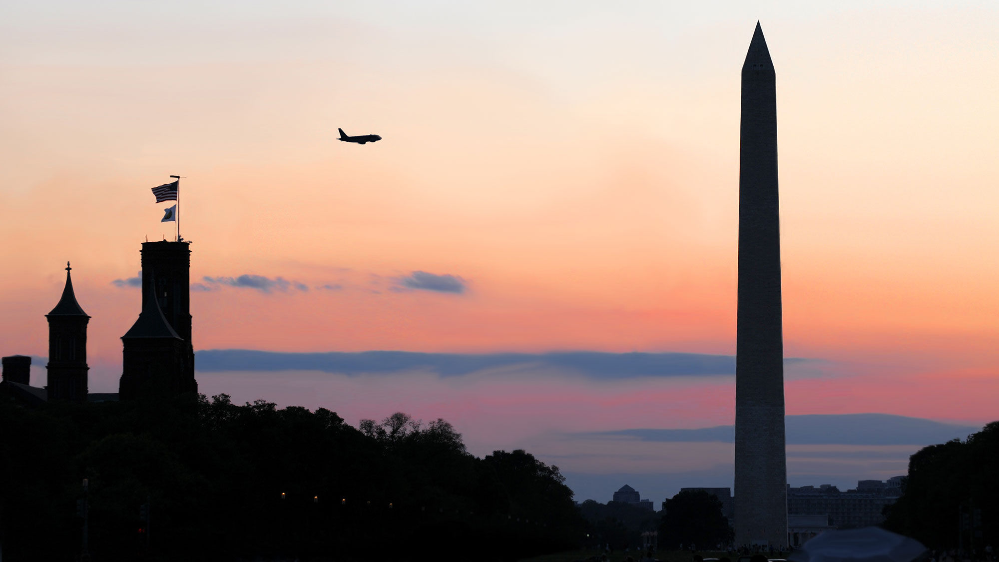 An airplane flys low over Washington D.C.