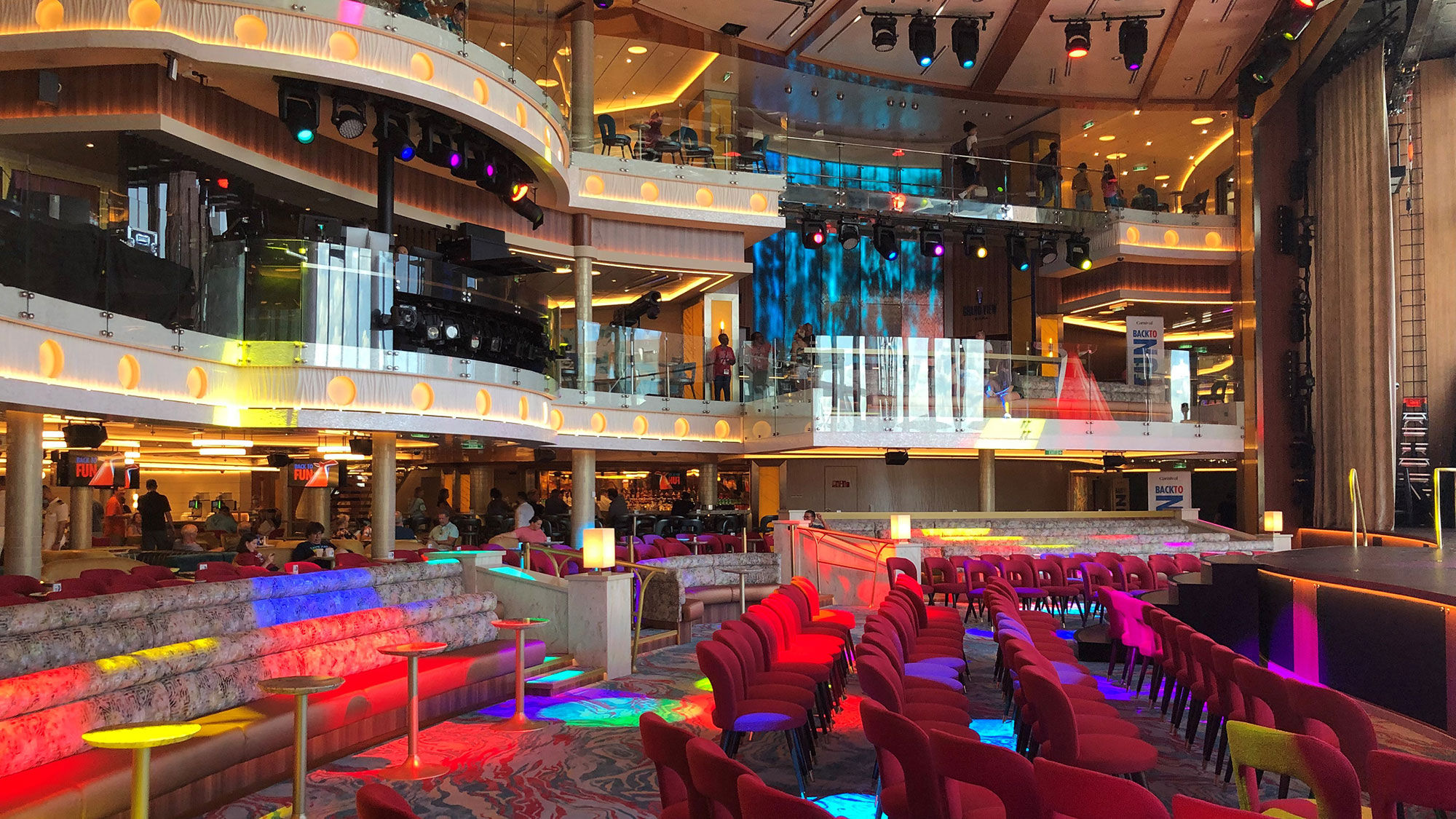 The Grand Central atrium is a place for large-scale entertainment, cruise ship games and passengers' lounging.