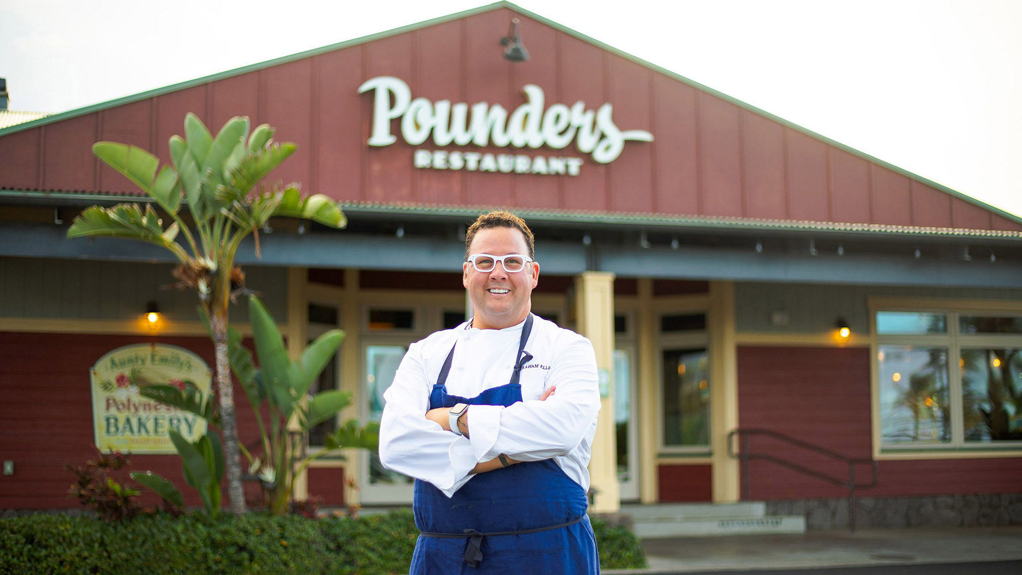 Celebrity chef Graham Elliot lands at the Polynesian Cultural Center