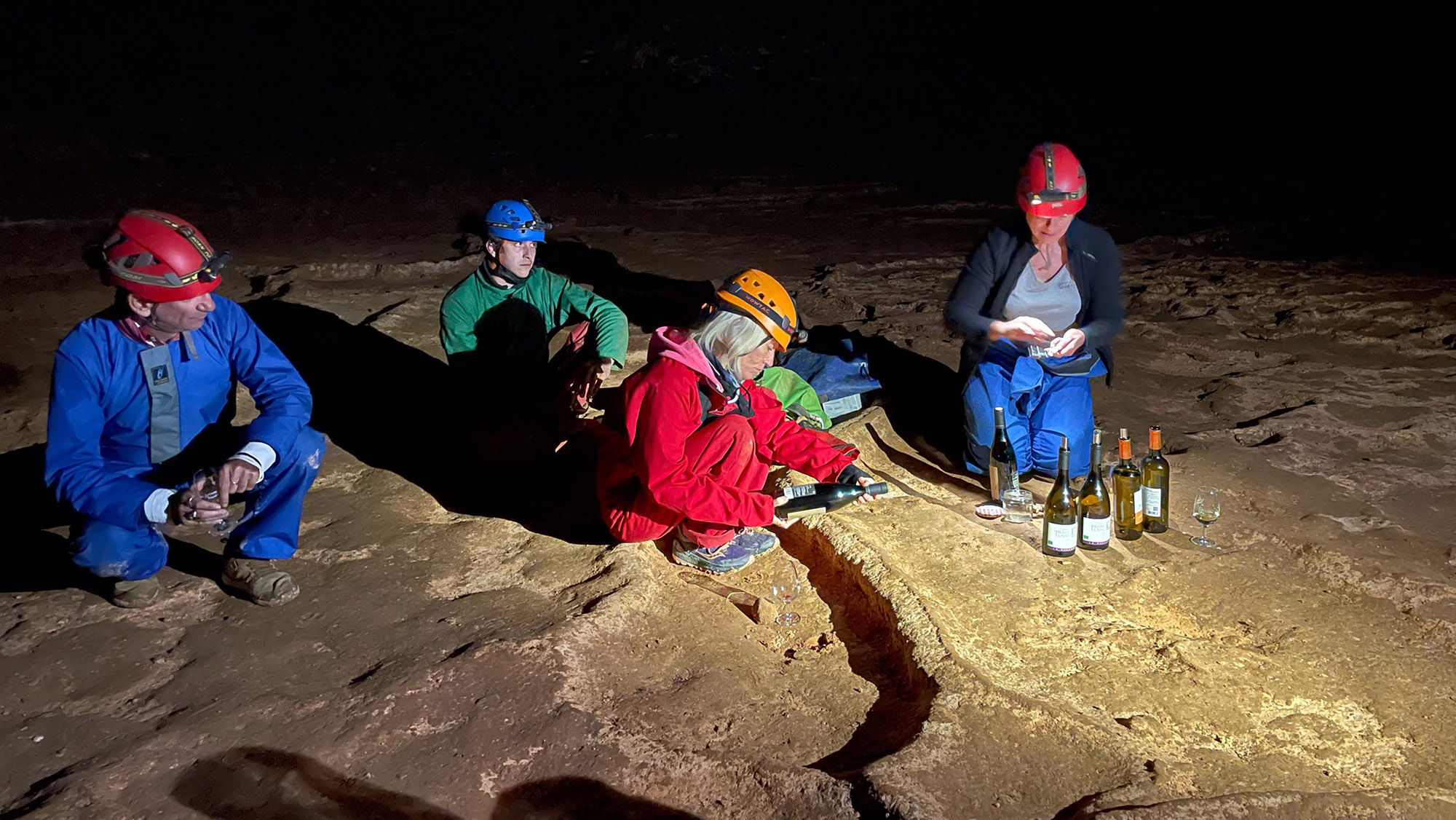 The popular Active and Discovery excursion of wine tasting in a cave from Viviers.