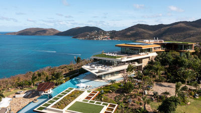The Oasis Estate is situated at the higest point on Moskito Island and can accommodate 18 guests.