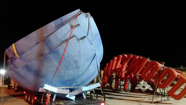 To be taken to the Neon Museum, the sign's globe had to be divided into four pieces. To be taken to the Neon Museum, the sign's globe had to be divided into four pieces.