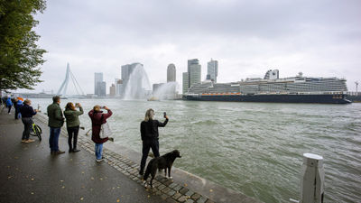 Spectators watch the Rotterdam leave Amsterdam.