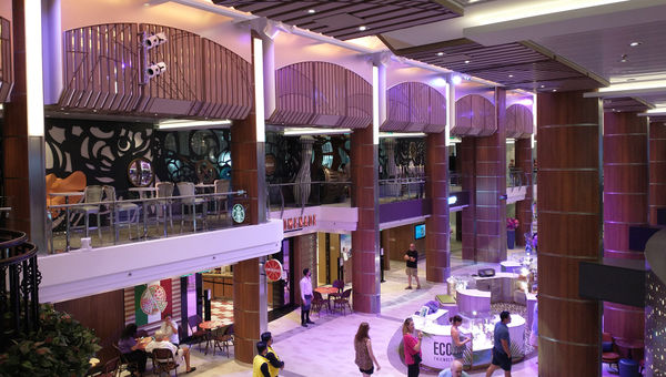 In the Royal Esplanade, where most of the stores are located, shopping leans toward the exclusive side with a lot of high-end jewelry and watches.