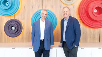 Robert Isom (left) and Doug Parker, the current and former American Airlines CEOs.