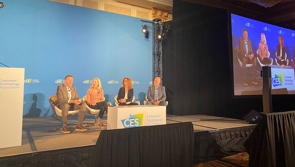 From left, Travel Weekly editor in chief Arnie Weissmann, Marriott International president Stephanie Linnartz, Space Perspective CEO Jane Poynter and Departure Lounge founder Keith Waldon.