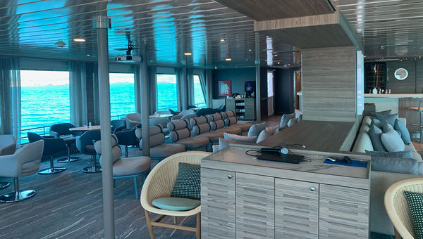 The indoor bar and lounge on Metropolitan Touring's La Pinta. The indoor bar and lounge on Metropolitan Touring's La Pinta.