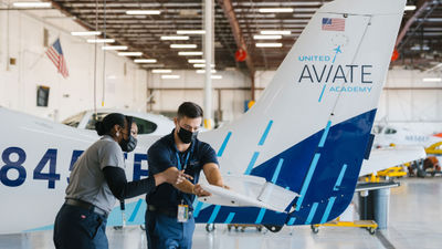 United aims to graduate 5,000 pilots from Aviate Academy by 2030.