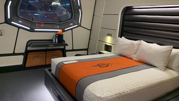Each cabin is outfitted with a "viewport" that depicts space outside the ship. Each cabin is outfitted with a "viewport" that depicts space outside the ship.