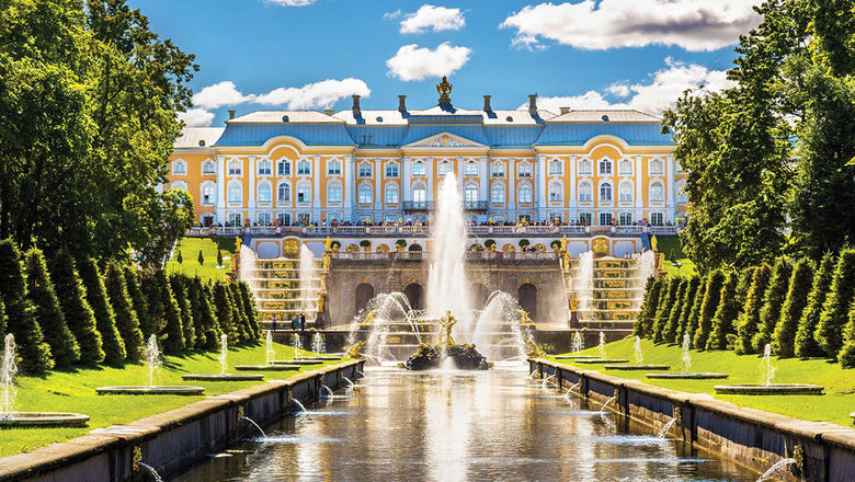 Peterhof Palace in St. Petersburg, Russia.Tour