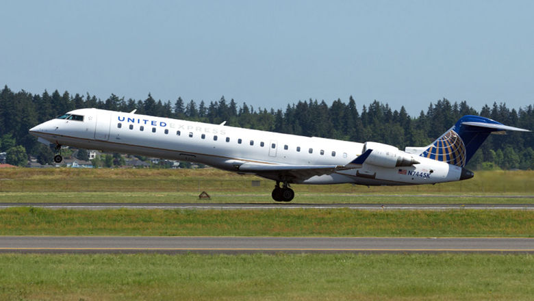 A Bombardier CRJ-700 United Express plane operated by SkyWest.