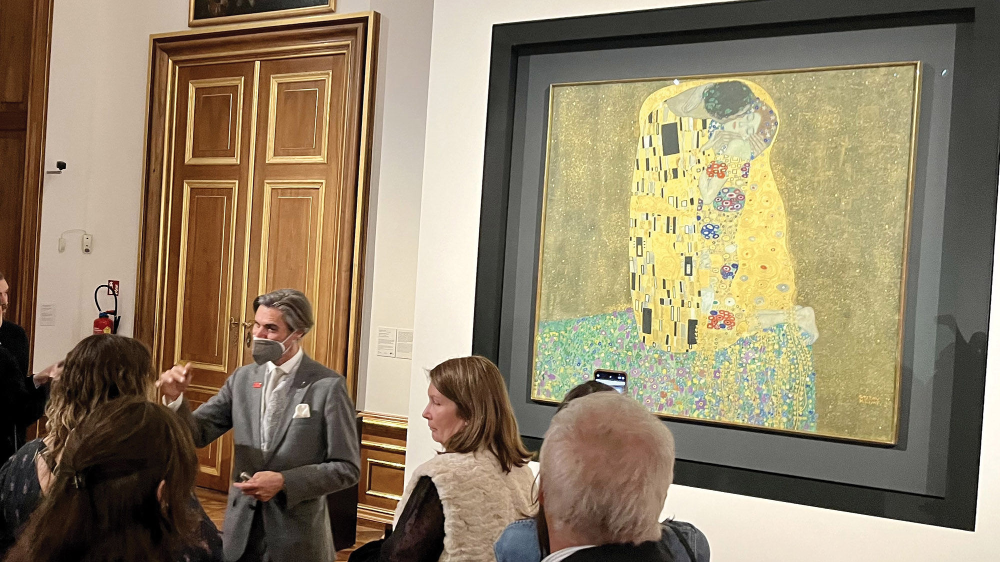 Christening guests got an exclusive look at Gustav Klimt's "The Kiss" on a private tour of Vienna's Belvedere Palace Museum.