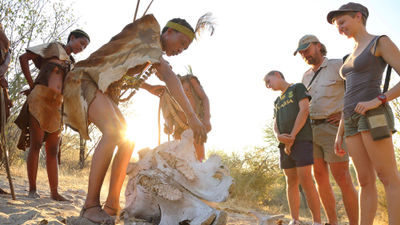 While staying at Meno-a-Kwena, visitors will participate in guided walks with the San Bushmen.