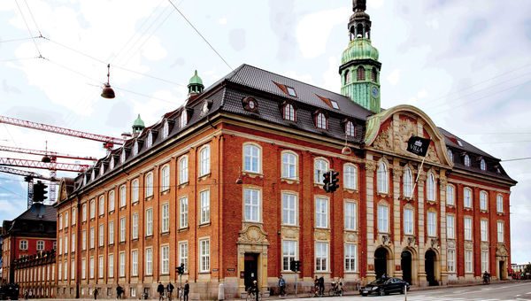 Villa Copenhagen is housed in the former Central Post & Telegraph Office, across from Tivoli Gardens. Villa Copenhagen is housed in the former Central Post & Telegraph Office, across from Tivoli Gardens.