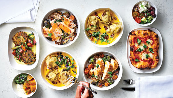 Delta resumed hot domestic first class meals in March, offering items such as French bread pizza, mushroom ravioli and chicken cacciatore. Delta resumed hot domestic first class meals in March, offering items such as French bread pizza, mushroom ravioli and chicken cacciatore.