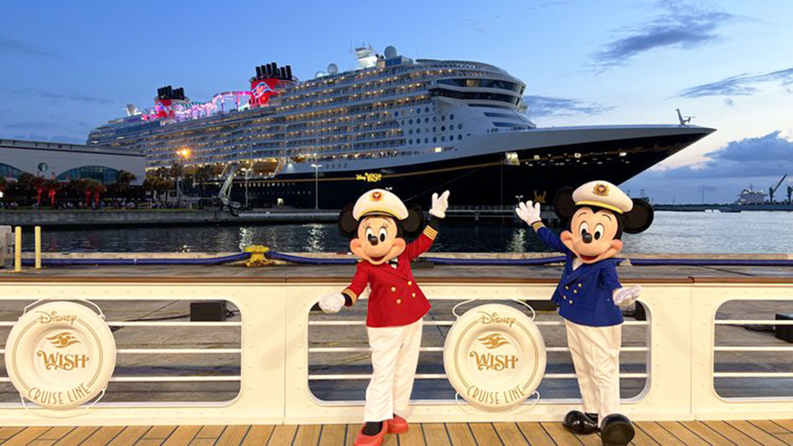 Mickey and Minnie welcome the Disney Wish to its homeport.