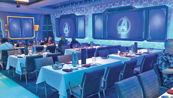 Disney nennt das Worlds of Marvel Restaurant ein „cineastisches kulinarisches Abenteuer“.