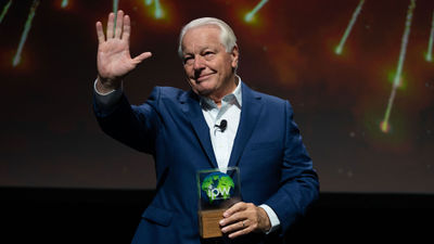 Roger Dow was feted at his last IPW conference as CEO of the U.S. Travel Association.