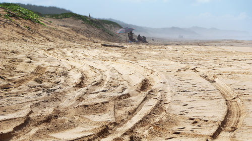 Driving on the beach at Polihale State Park is not allowed as it can damage cultural sites and natural resources. Driving on the beach at Polihale State Park is not allowed as it can damage cultural sites and natural resources.