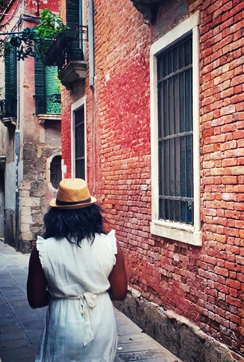 The author wanders through one of Venice's many narrow alleyways.