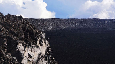 Mauna Loa volcano is not erupting but increased earthquakes have resulted in its summit being closed.