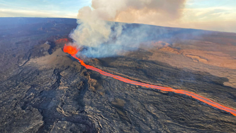 An aerial view of Mauna Loa’s Fissure 3 on Dec. 7.