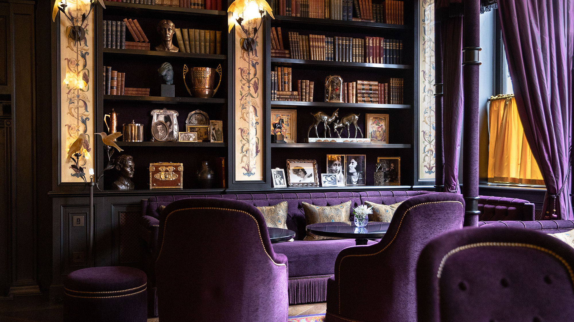At L’oscar, a 39-room boutique hotel named for poet and playwright Oscar Wilde and located near Covent Garden, visitors can get a map of shops that hold royal warrants.