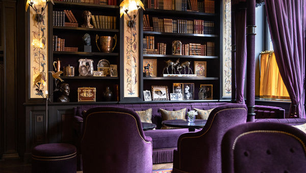 At L’oscar, a 39-room boutique hotel named for poet and playwright Oscar Wilde and located near Covent Garden, visitors can get a map of shops that hold royal warrants. At L’oscar, a 39-room boutique hotel named for poet and playwright Oscar Wilde and located near Covent Garden, visitors can get a map of shops that hold royal warrants.